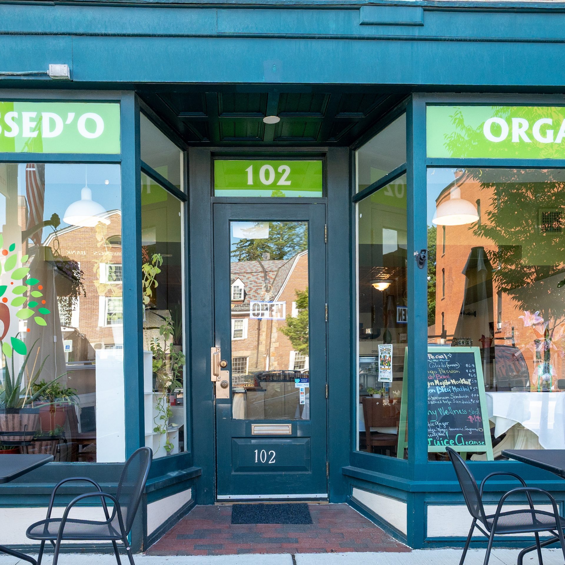 Welcome to The Pressed'O Organics Juice Bar & Cafe